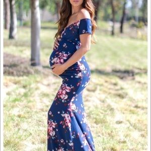 NWOT Pinkblush Maternity Photoshoot Dress Medium